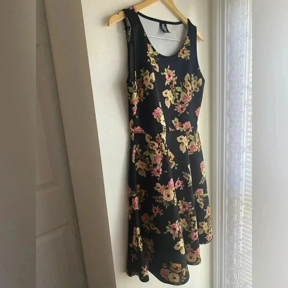 Agnes & Dora Floral Fit & Flare A Line Mini Dress Size Medium Black Sleeveless - Picture 2 of 6